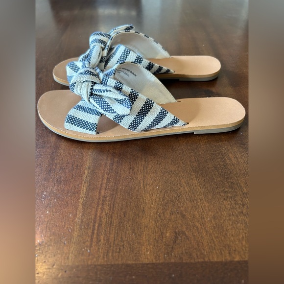 Universal Thread Bow Slides - Picture 3 of 7